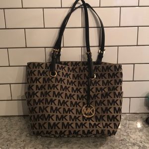 Michael Kors Jet Set Signature Tote